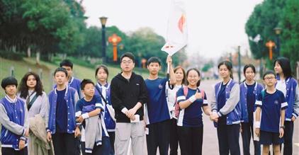 别赶路，去感受路 | 10KM环湖徒步，我们用脚印...