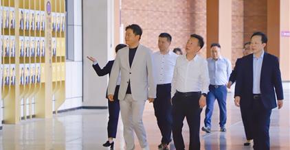 长沙经开区管委会副主任彭正球一行莅临康礼调研