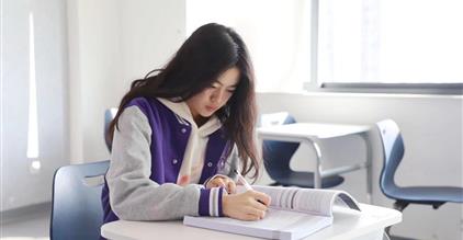 康礼·毕业季｜胡家爱：香港大学双专业全奖！松弛感学...