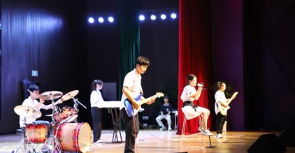 那些“不务正业”的乐队时光，成了他们最闪亮的成长