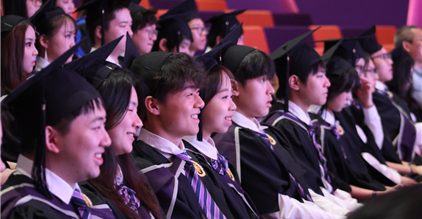 康礼2025届高中毕业典礼暨成人礼｜在世界坐标中，...